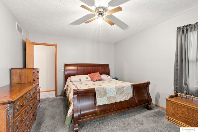 4215 S 40th Street, Lincoln, NE 68506