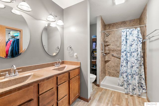 4215 S 40th Street, Lincoln, NE 68506