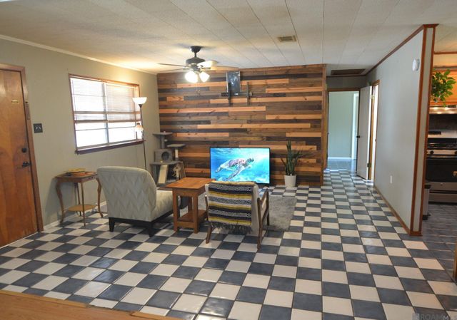 395 Avenue G, Port Allen, LA 70767