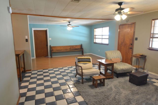 395 Avenue G, Port Allen, LA 70767