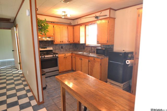 395 Avenue G, Port Allen, LA 70767