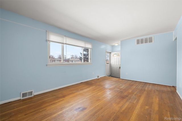 7043 N Wildwood Street, Westland, MI 48185