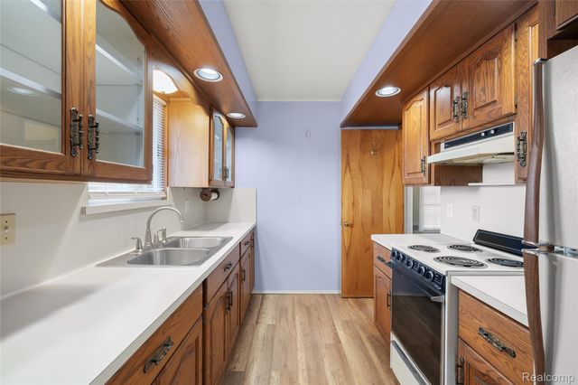 7043 N Wildwood Street, Westland, MI 48185