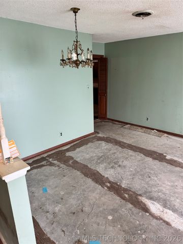 3815 S 82nd East Avenue, Tulsa, OK 74145