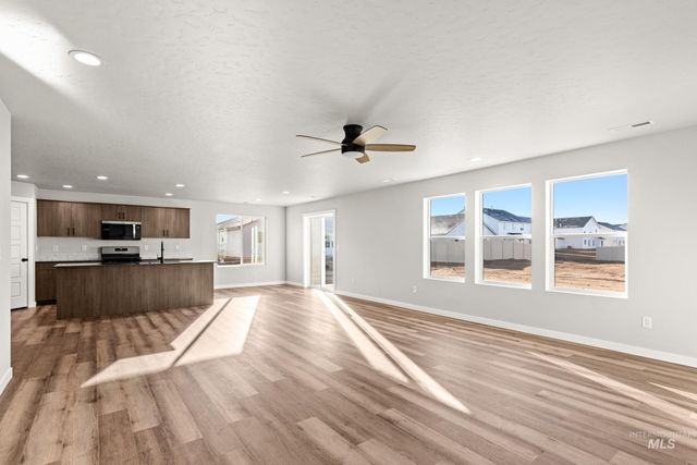 5269 E Phelps Lake Dr, Nampa, ID 83687