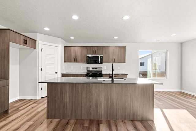 5269 E Phelps Lake Dr, Nampa, ID 83687