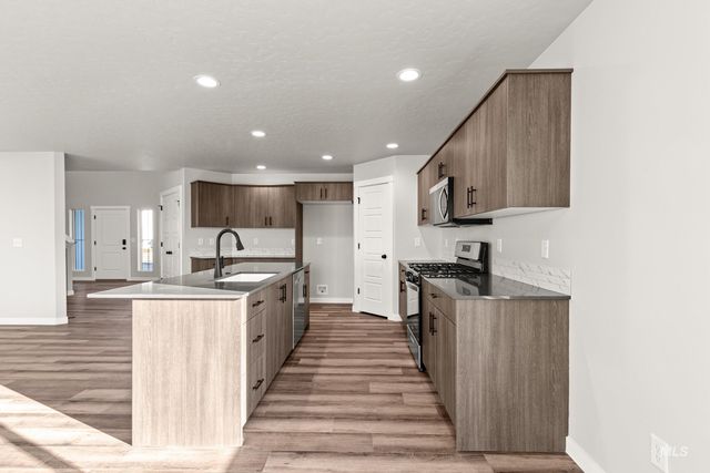 5269 E Phelps Lake Dr, Nampa, ID 83687