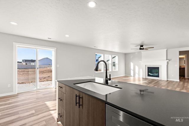 5269 E Phelps Lake Dr, Nampa, ID 83687