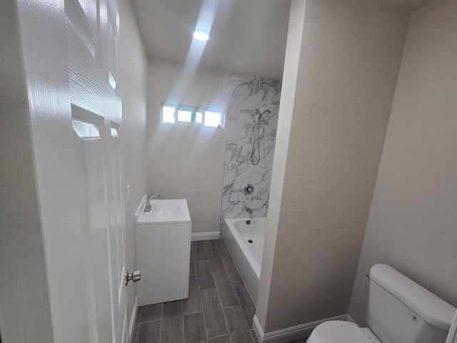 4685 E Tulare, Fresno, CA 93702