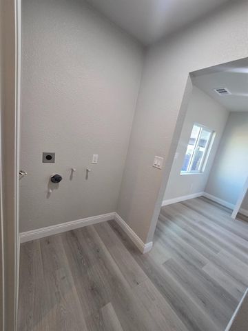 4685 E Tulare, Fresno, CA 93702