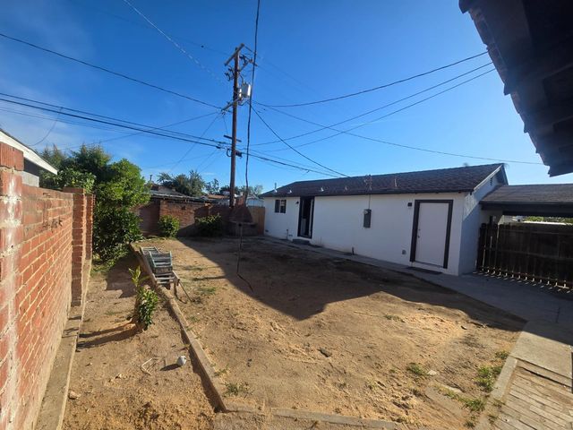 4685 E Tulare, Fresno, CA 93702