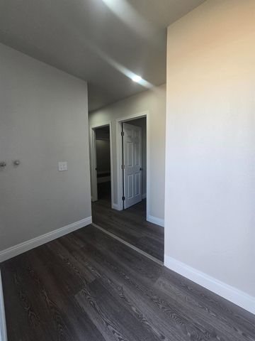 4685 E Tulare, Fresno, CA 93702