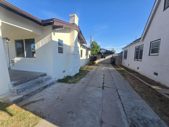 4685 E Tulare, Fresno, CA 93702