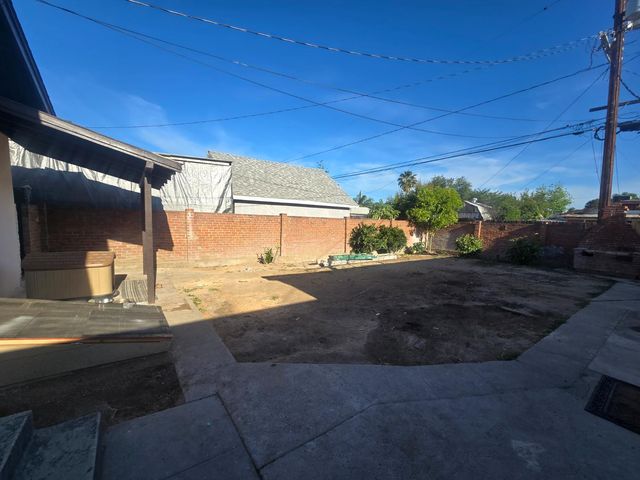 4685 E Tulare, Fresno, CA 93702