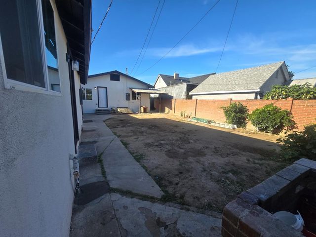 4685 E Tulare, Fresno, CA 93702