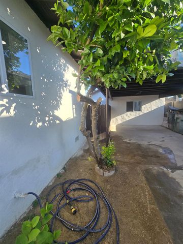 4685 E Tulare, Fresno, CA 93702