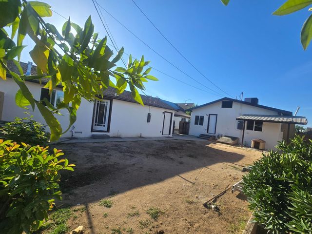 4685 E Tulare, Fresno, CA 93702