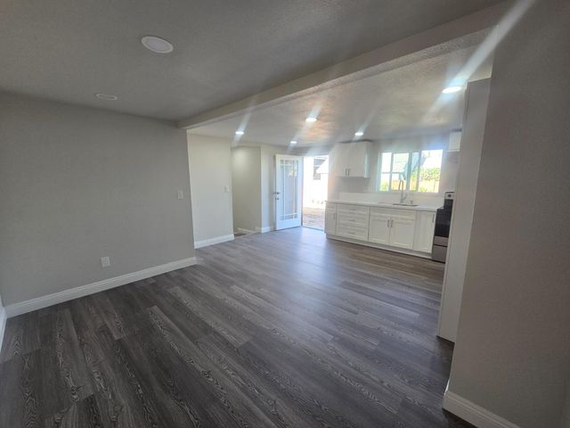 4685 E Tulare, Fresno, CA 93702