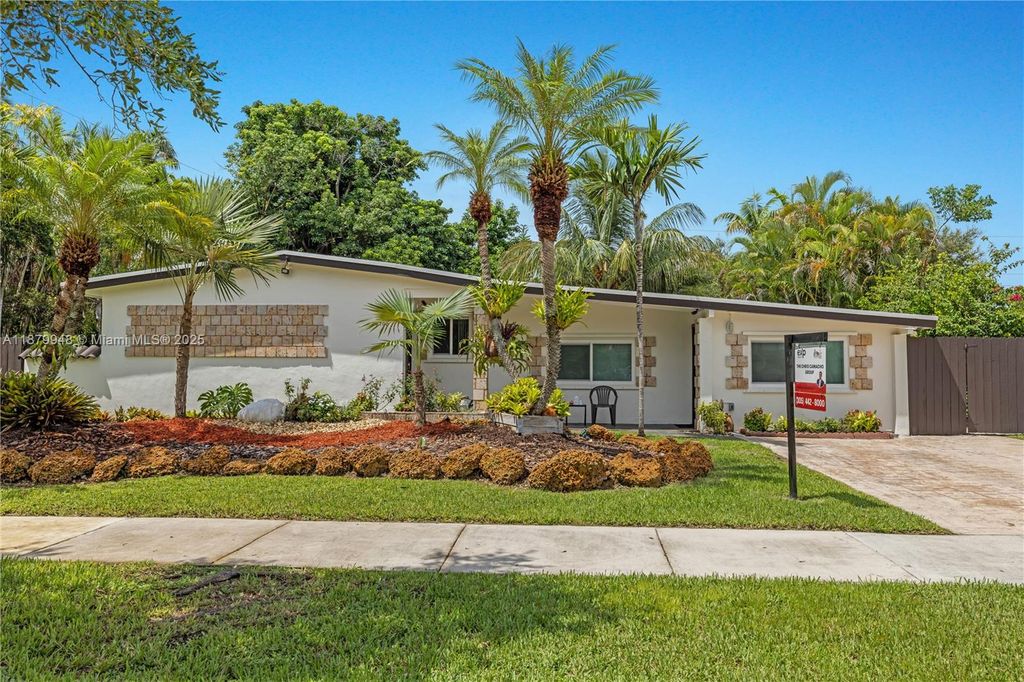 18700 Belmont Dr, Cutler Bay, FL 33157