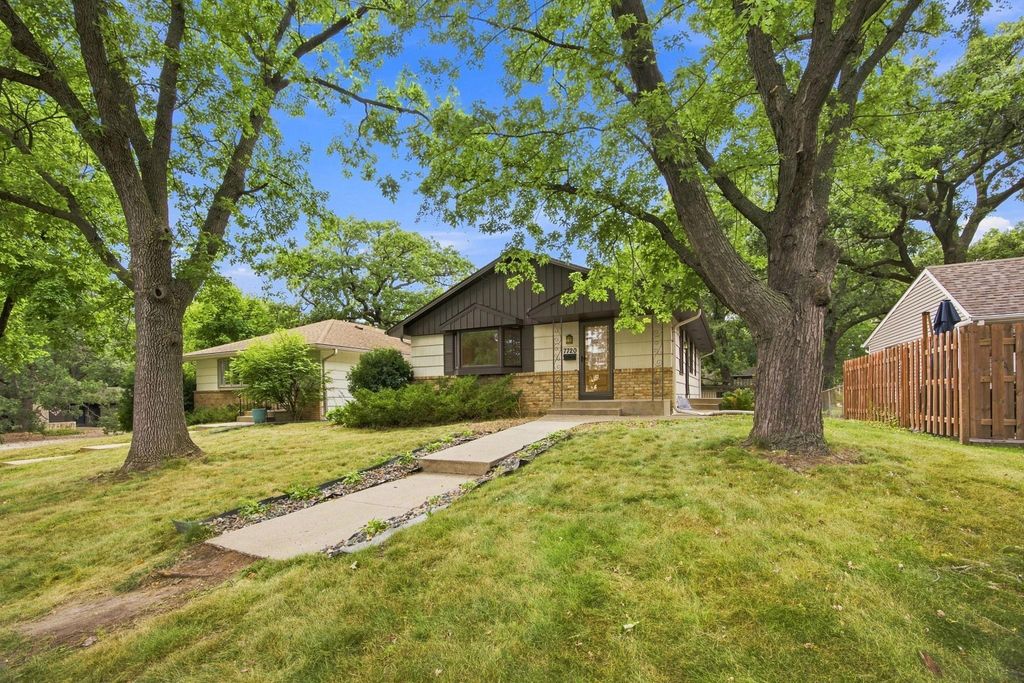 7720 Edgebrook Drive, Saint Louis Park, MN 55426 — photo 2