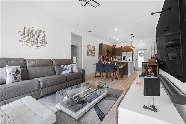 8301 NW 41st St B-309, Doral, FL 33166