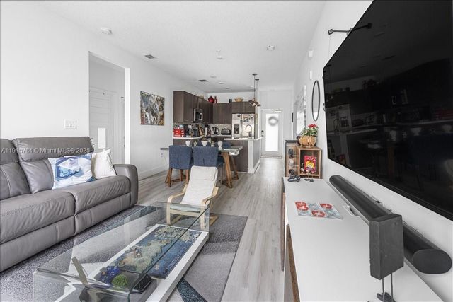 8301 NW 41st St B-309, Doral, FL 33166