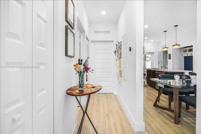 8301 NW 41st St B-309, Doral, FL 33166