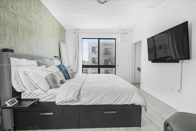 8301 NW 41st St B-309, Doral, FL 33166