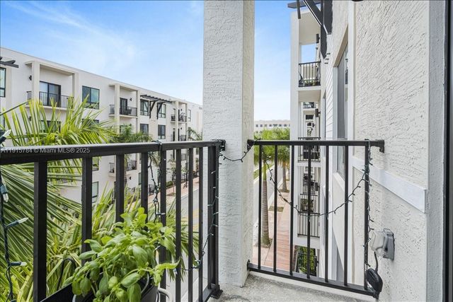 8301 NW 41st St B-309, Doral, FL 33166