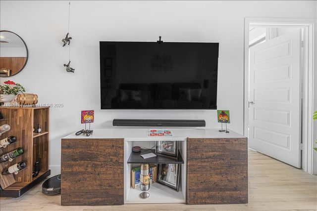 8301 NW 41st St B-309, Doral, FL 33166