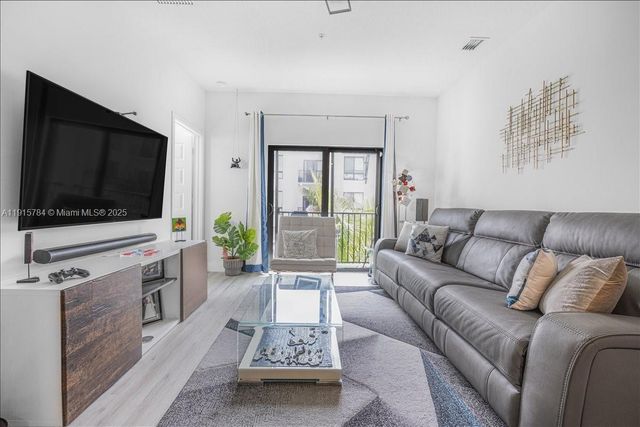 8301 NW 41st St B-309, Doral, FL 33166