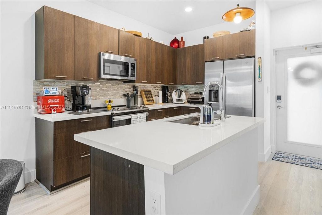 8301 NW 41st St B-309, Doral, FL 33166