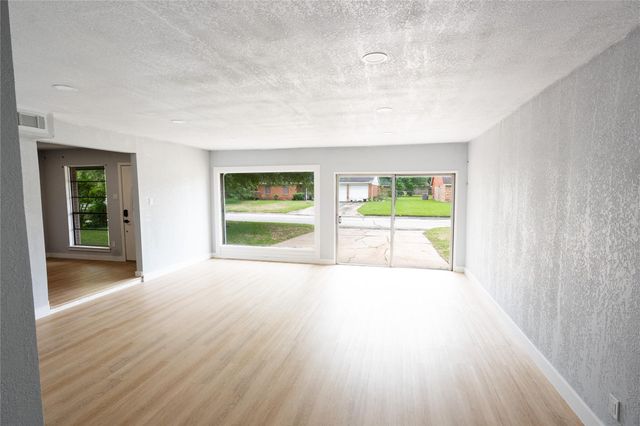 5515 Greylog Drive, Houston, TX 77048