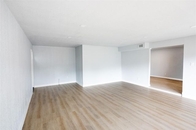 5515 Greylog Drive, Houston, TX 77048