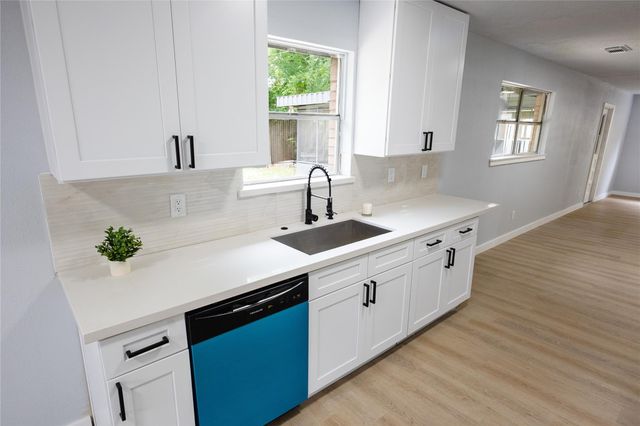 5515 Greylog Drive, Houston, TX 77048