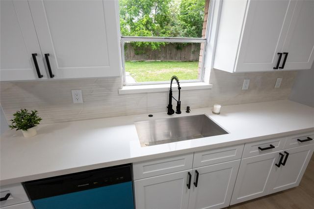 5515 Greylog Drive, Houston, TX 77048