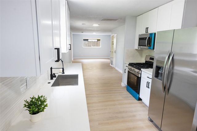 5515 Greylog Drive, Houston, TX 77048