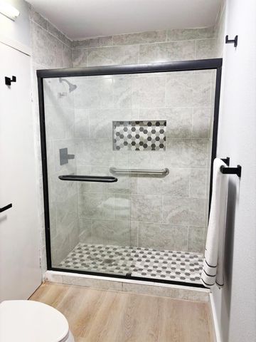 5515 Greylog Drive, Houston, TX 77048