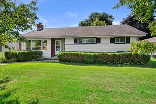 909 N Moreland BOULEVARD, Waukesha, WI 53188