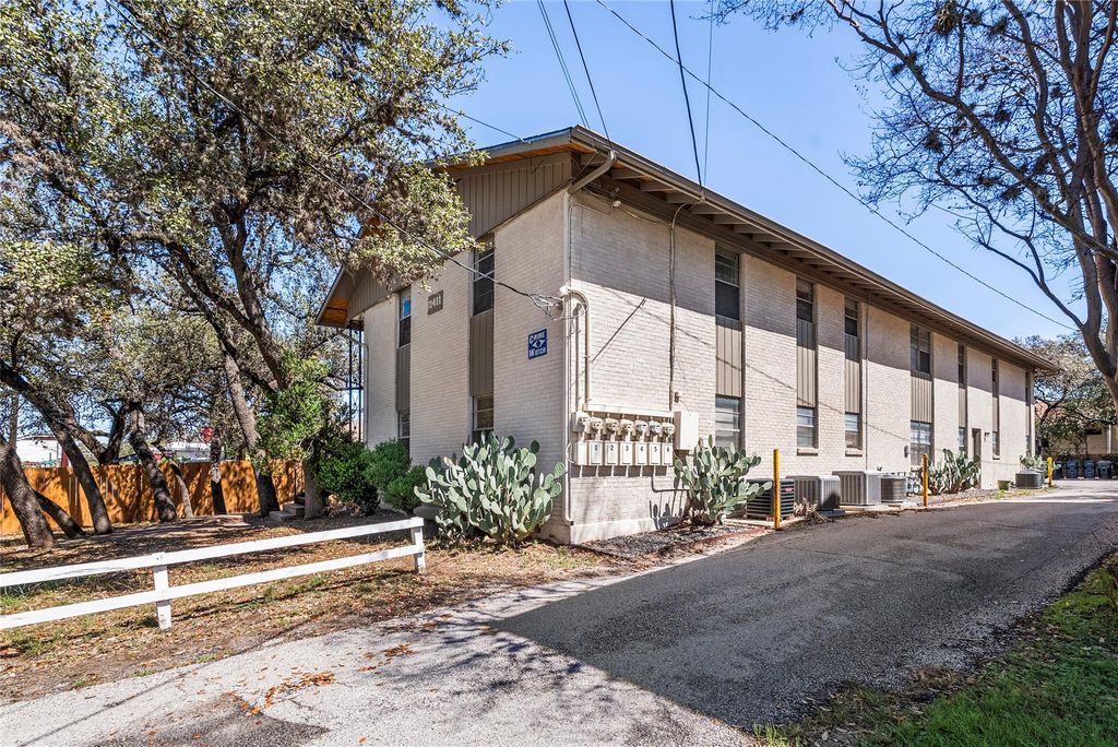 2411 S 5th ST, Austin, TX 78704