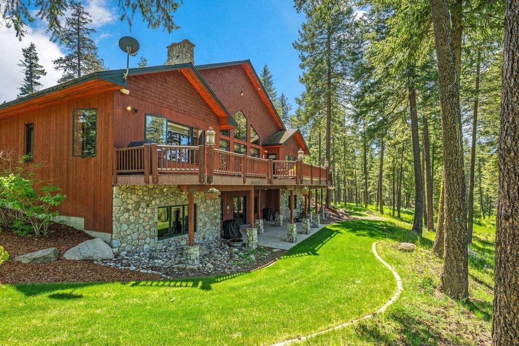 526 Roop Rd, Cocolalla, ID 83813
