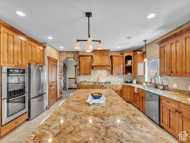 2894 E COBBLEMOOR LN, Sandy, UT 84093