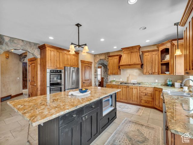 2894 E COBBLEMOOR LN, Sandy, UT 84093
