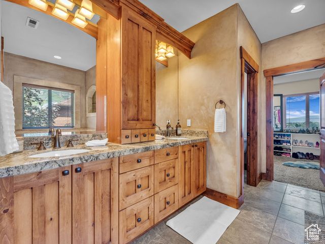 2894 E COBBLEMOOR LN, Sandy, UT 84093