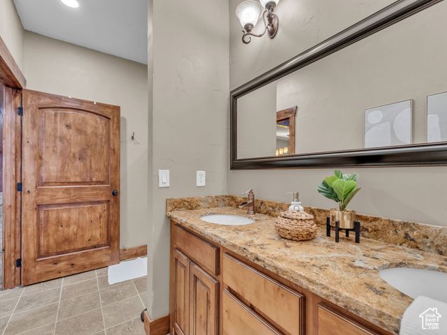 2894 E COBBLEMOOR LN, Sandy, UT 84093