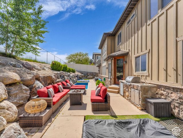 2894 E COBBLEMOOR LN, Sandy, UT 84093