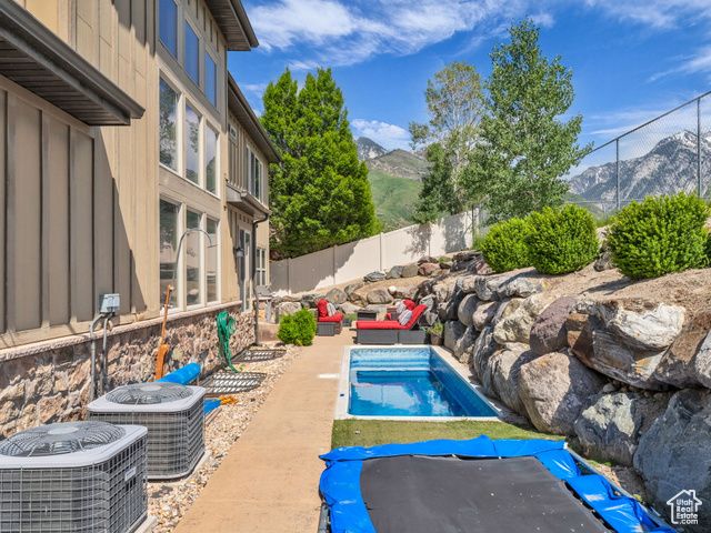 2894 E COBBLEMOOR LN, Sandy, UT 84093