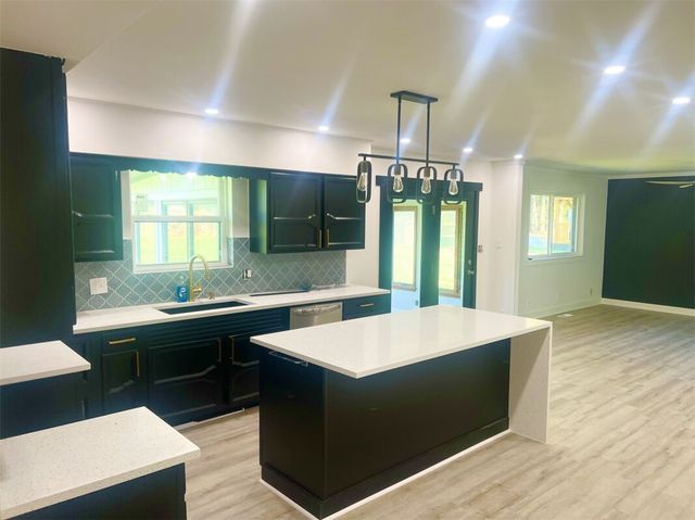 303 S Promenade Boulevard, Rogers, AR 72758