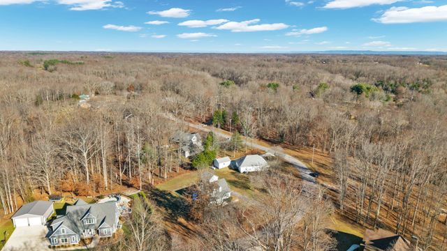 321 Perrys Pl, Lynchburg, TN 37352