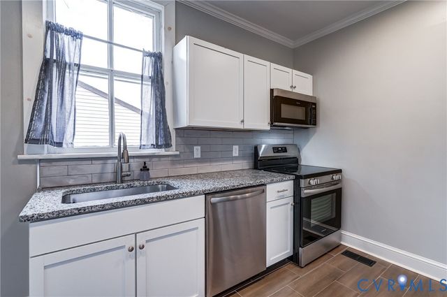 418 4th St, West Point, VA 23181